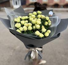 Букет Белые кустовые розы Солинеро в Дубровский