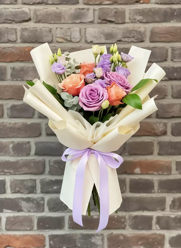 Букет цветов из: Лизиантусы и Розы в Дубровский