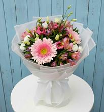 Букет цветов из:  Герберы, Альстромерии и Лизиантусы в Дубровский
