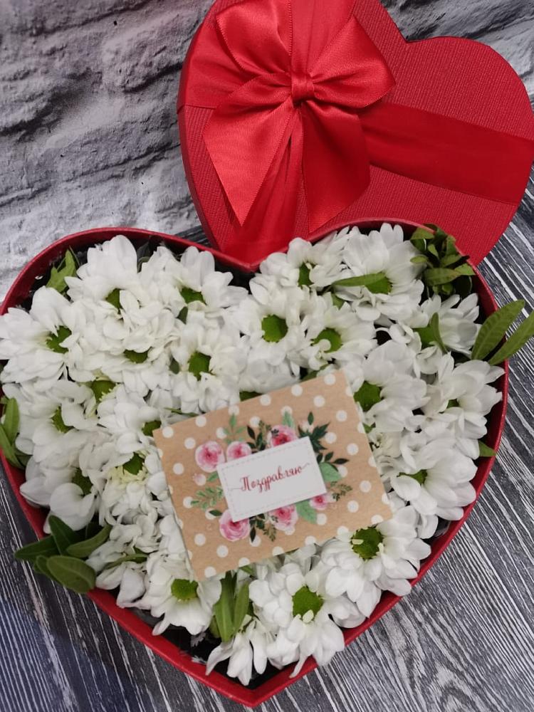 Цветочная композиция из Хризантемы в виде сердца в Дубровский