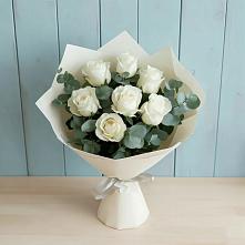 Букет Белые розы в Эвкалипте в Дубровский