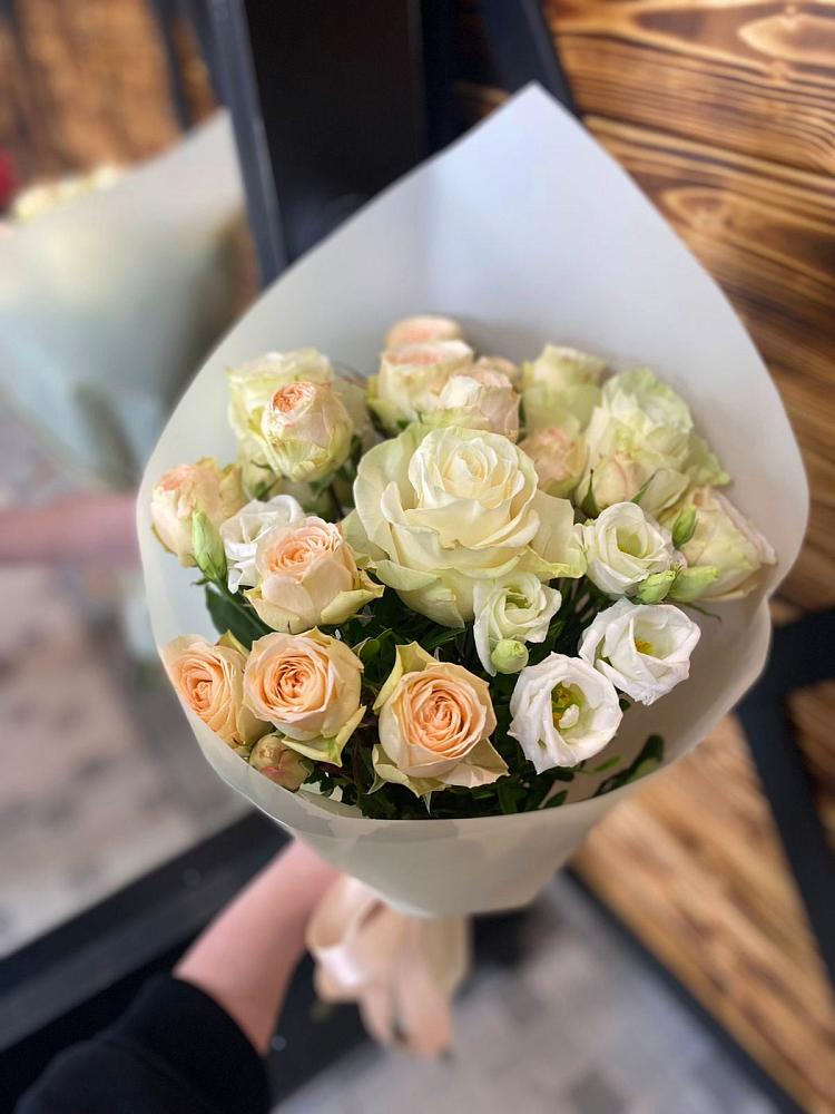 Букет цветов из: Розы и Лизиантусы в Дубровский